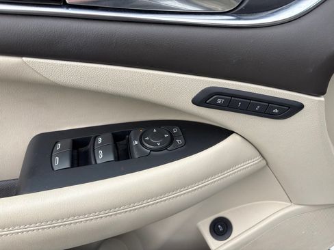 Used 2017 Buick LaCrosse Essence FWD image 10