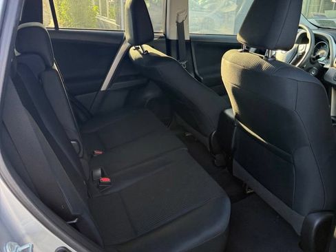 Used 2016 Toyota RAV4 LE AWD/4WD image 9