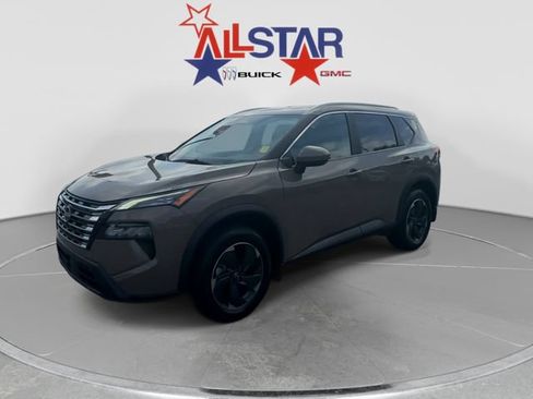 Used 2025 Nissan Rogue SV w/ SV Premium Package FWD image 3