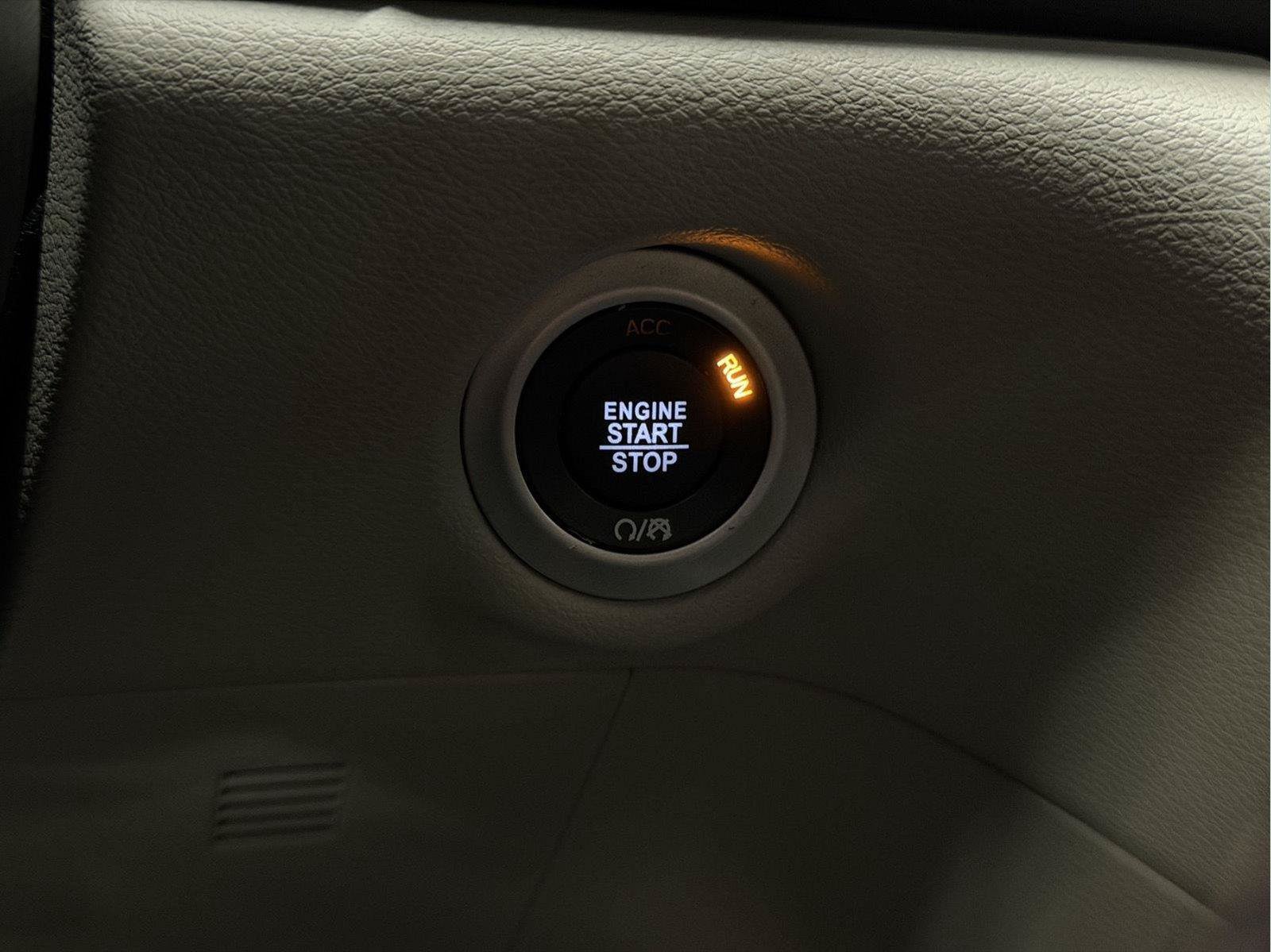 Used 2018 Chrysler Pacifica Touring-L FWD image 18