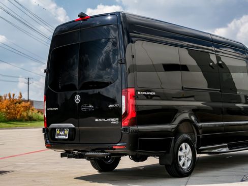 Used 2025 Mercedes-Benz Sprinter 2500 image 13