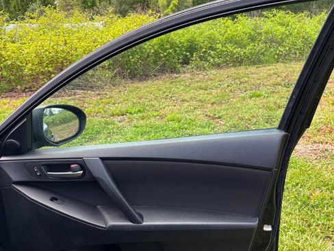 Used 2012 MAZDA MAZDA3 i Touring FWD image 24
