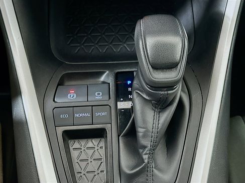 Used 2025 Toyota RAV4 XLE image 25