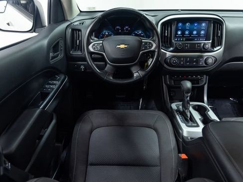Used 2022 Chevrolet Colorado LT w/ Safety Package AWD/4WD image 3