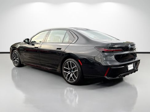 New 2026 BMW 740i xDrive w/ Premium Package image 5