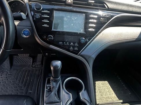 Used 2018 Toyota Camry XLE FWD image 9