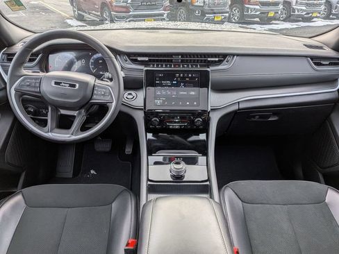 Used 2024 Jeep Grand Cherokee Altitude AWD/4WD image 20