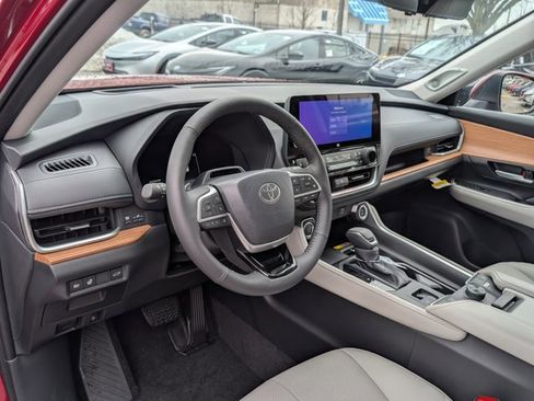 New 2026 Toyota Grand Highlander Platinum image 3