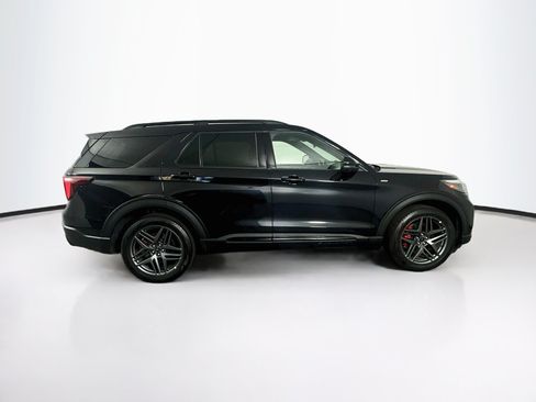 Used 2025 Ford Explorer ST-Line w/ ST-Line Street Pack AWD/4WD image 10