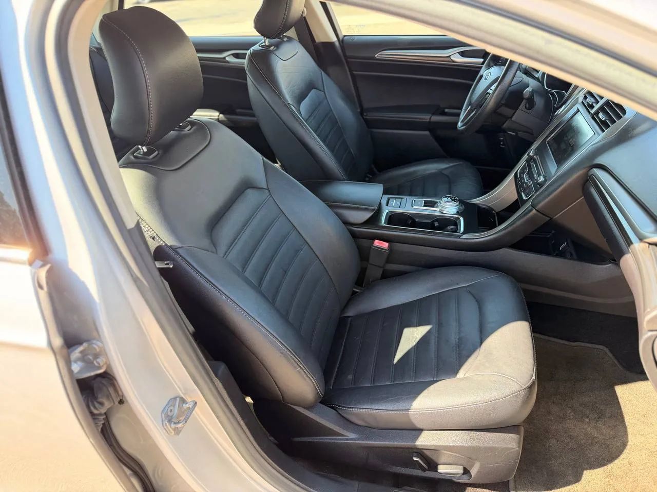 Used 2017 Ford Fusion SE w/ Equipment Group 602A FWD image 39