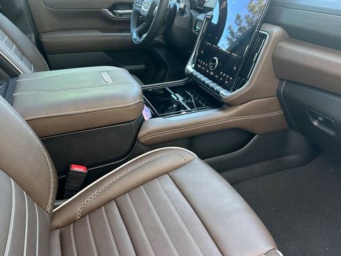 New 2026 GMC Yukon XL Denali Ultimate AWD/4WD image 18