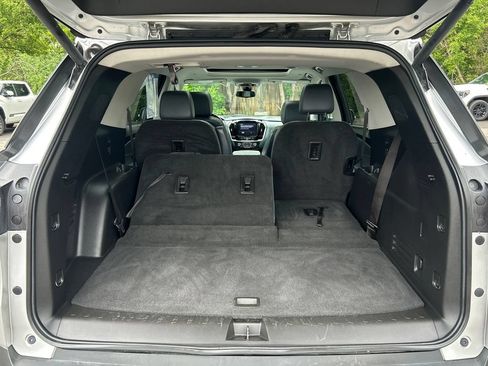 Used 2021 Chevrolet Traverse LT w/ LT Premium Package AWD/4WD image 16