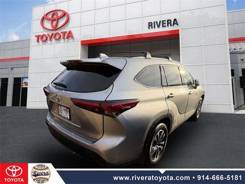 Used 2022 Toyota Highlander XLE image 4