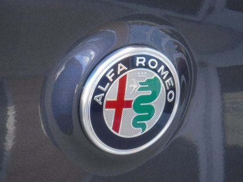 Used 2024 Alfa Romeo Stelvio Veloce image 16