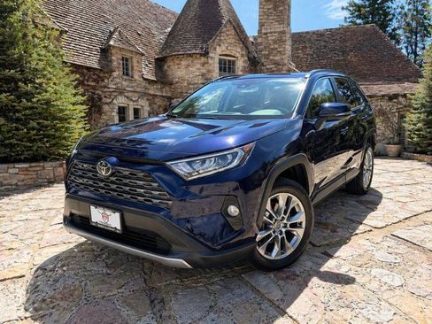 Used 2019 Toyota RAV4 Limited w/ Carpet Mat Package FWD image 6