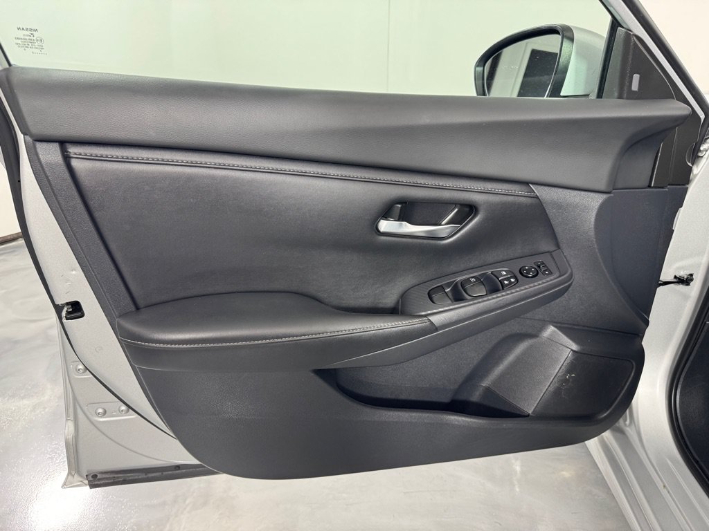 Used 2022 Nissan Sentra SV FWD image 9