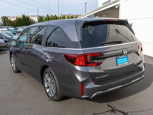 New 2026 Honda Odyssey Touring image 8
