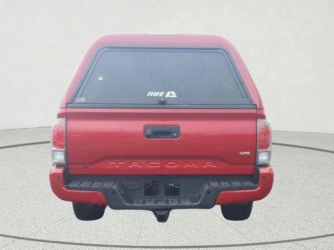 Used 2019 Toyota Tacoma Limited image 5