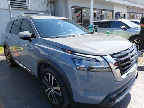 Used 2024 Nissan Pathfinder Platinum AWD/4WD image 2