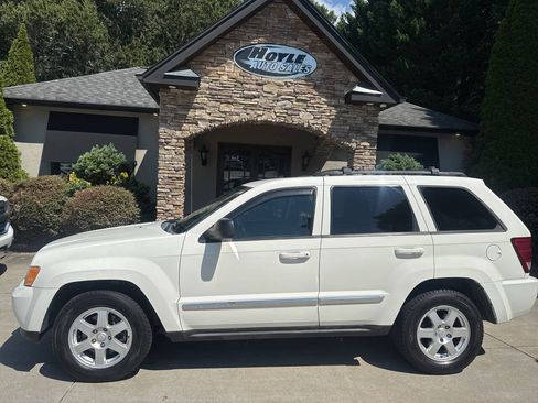 Used 2010 Jeep Grand Cherokee Laredo AWD/4WD image 1