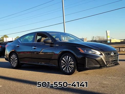 Used 2024 Nissan Altima 2.5 SV image 4