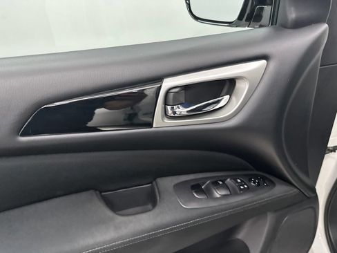 Used 2017 Nissan Pathfinder S FWD image 15