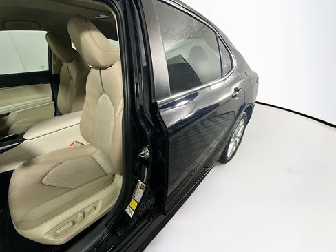 Used 2021 Toyota Camry LE FWD image 12