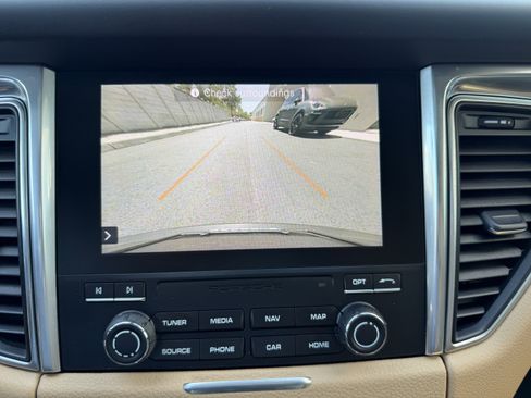 Certified 2017 Porsche Macan AWD/4WD image 27