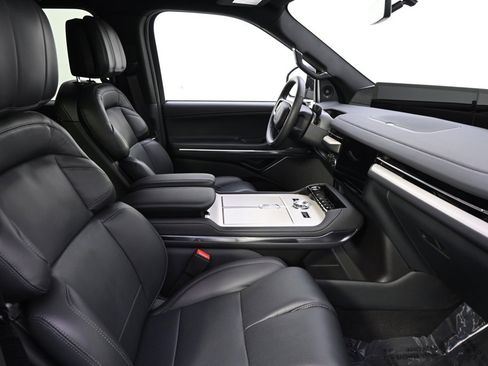 New 2025 Lincoln Navigator Reserve w/ Jet Appearance Package image 16