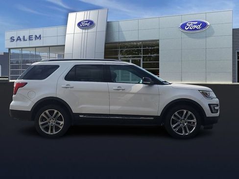 Used 2017 Ford Explorer XLT w/ Equipment Group 202A AWD/4WD image 2