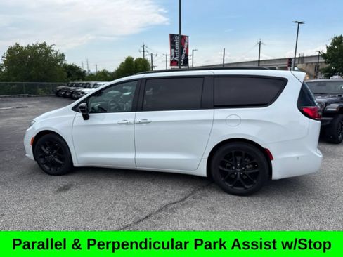 Used 2023 Chrysler Pacifica Limited w/ S Appearance Package FWD image 19