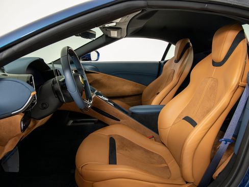 Certified 2025 Ferrari Roma Spider RWD image 5