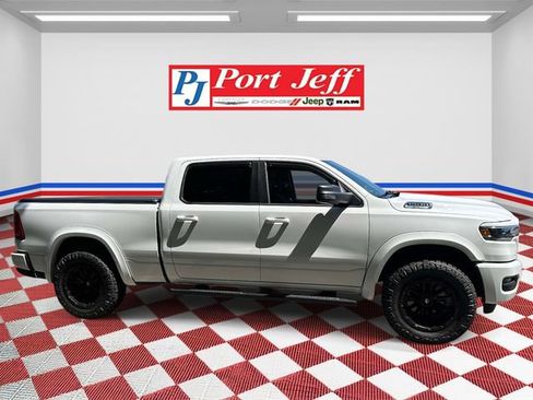 Used 2025 RAM 1500 Big Horn AWD/4WD image 3