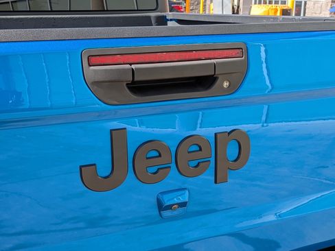 Used 2021 Jeep Gladiator Sport AWD/4WD image 24