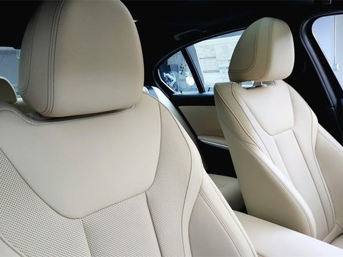 Used 2025 BMW 330i xDrive Sedan w/ Convenience Package image 35