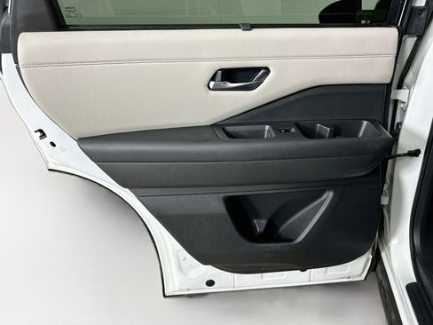 Used 2022 Nissan Pathfinder SL w/ SL Black Package FWD image 26