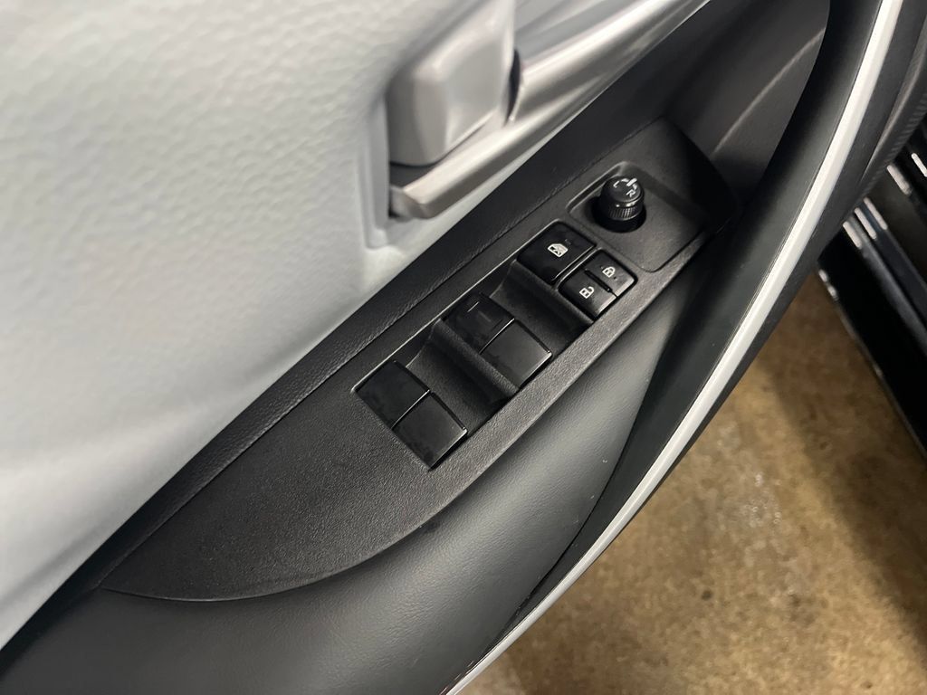 Used 2025 Toyota Corolla SE w/ Convenience Package FWD image 13