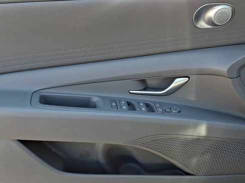 Used 2024 Hyundai Elantra SEL FWD image 12