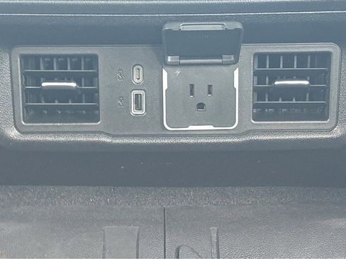 Used 2022 Chevrolet Silverado 1500 LT w/ Safety Package image 26