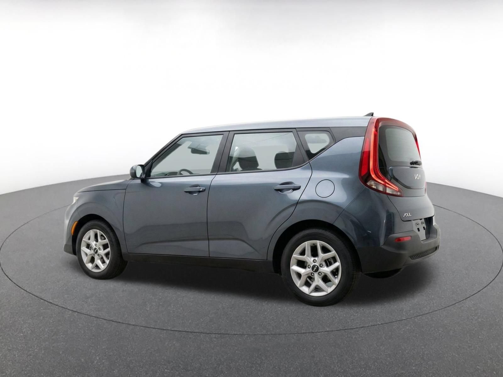 Used 2025 Kia Soul LX w/ LX Technology Package FWD image 6