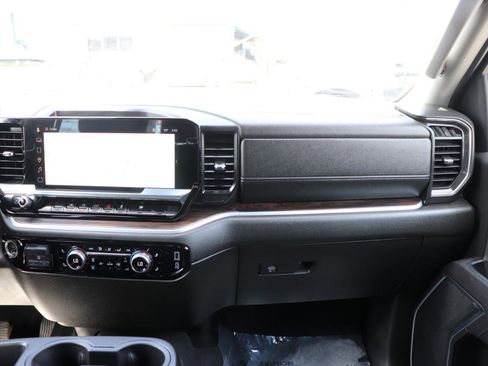 Used 2025 GMC Sierra 1500 SLT image 18