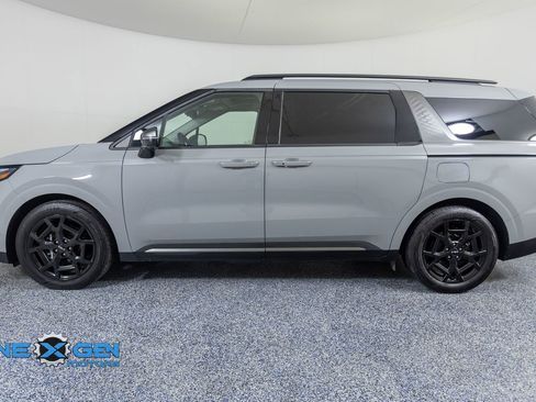 Used 2025 Kia Carnival SX Prestige FWD image 4