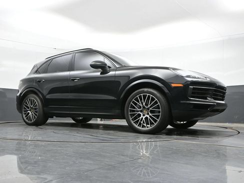 Used 2023 Porsche Cayenne AWD/4WD image 43