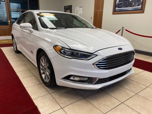 Used 2017 Ford Fusion Energi SE image 1