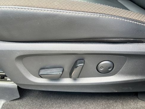 Used 2024 Nissan Pathfinder SL FWD image 10