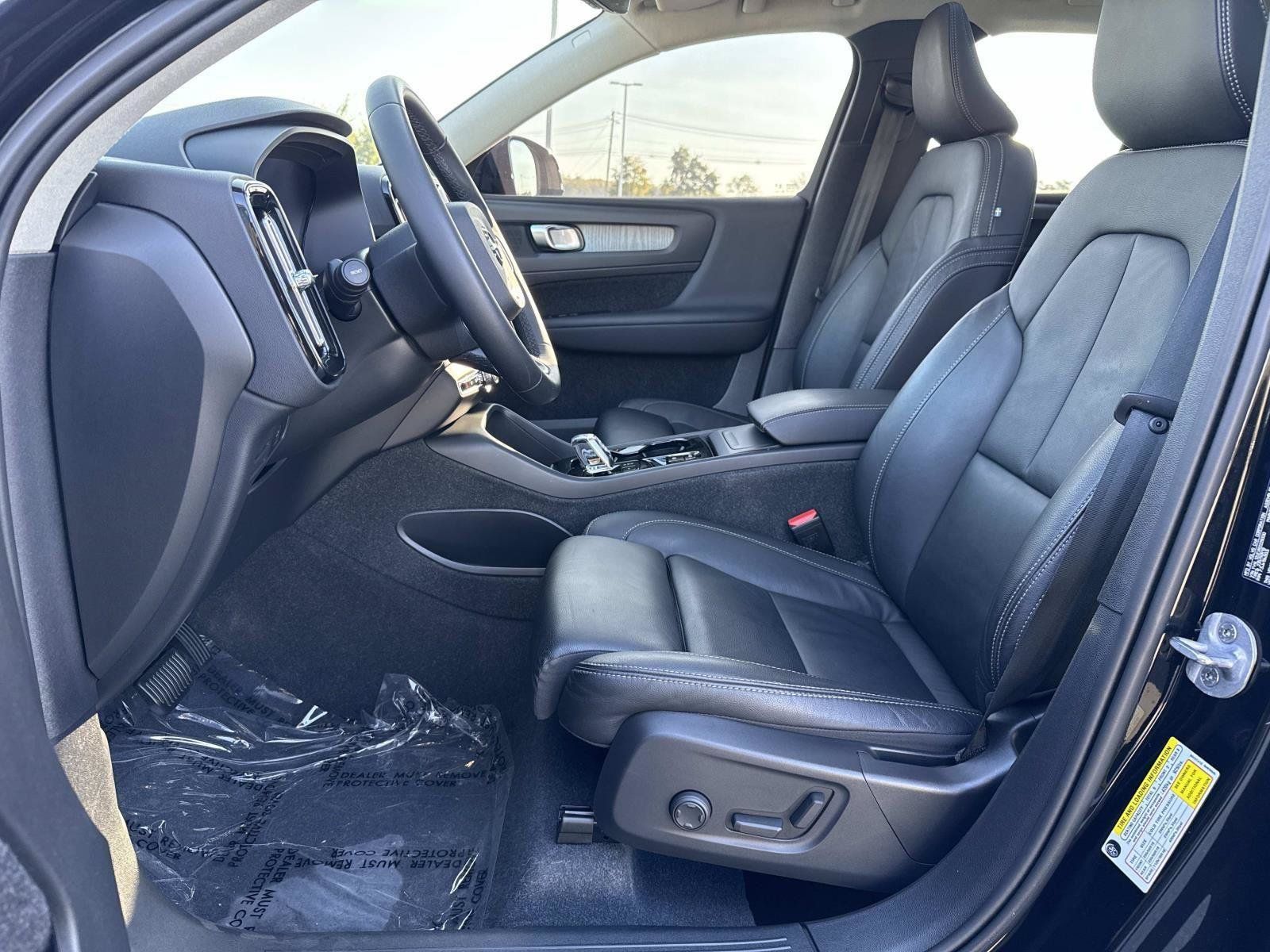 Used 2024 Volvo XC40 B5 Plus AWD/4WD image 24