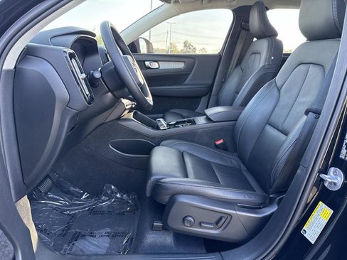 Used 2024 Volvo XC40 B5 Plus image 24
