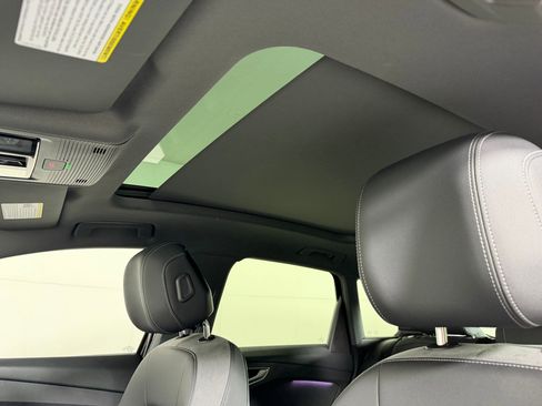 Used 2025 Audi Q4 e-tron Premium Plus image 15