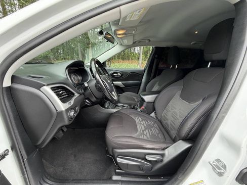 Used 2020 Jeep Cherokee Latitude AWD/4WD image 10