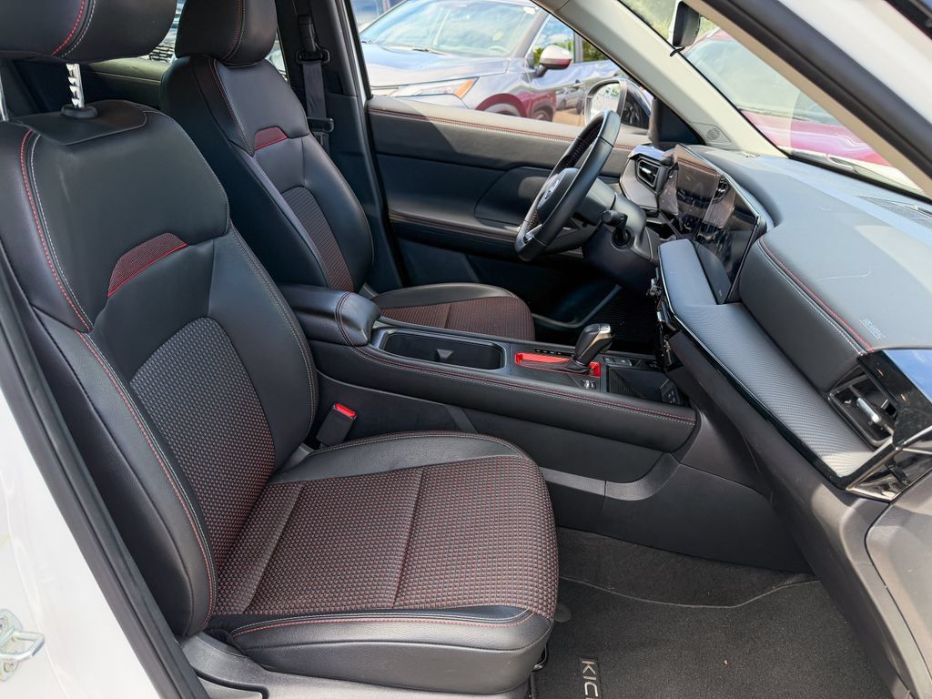 Used 2026 Nissan Kicks SR AWD/4WD image 10